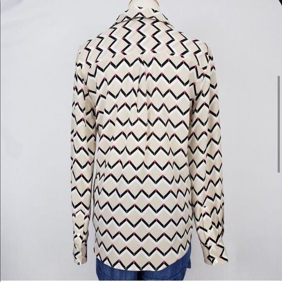Trina Turk Size Large Silk Logo Herringbone Button Down Top - Picture 6 of 8